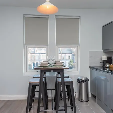 Taylor'S Apartment Wimbledon Лондон Экстерьер фото